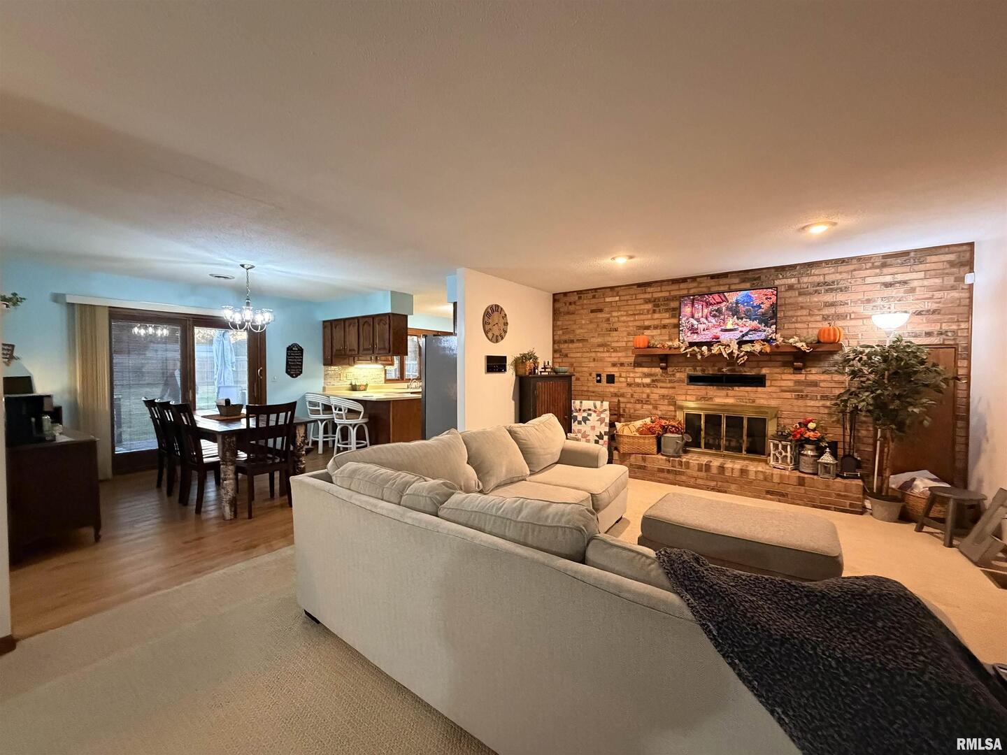 206 Daras Drive Carmi, IL 62821 - Photo 8 of 33 a living room with furniture and a flat screen tv