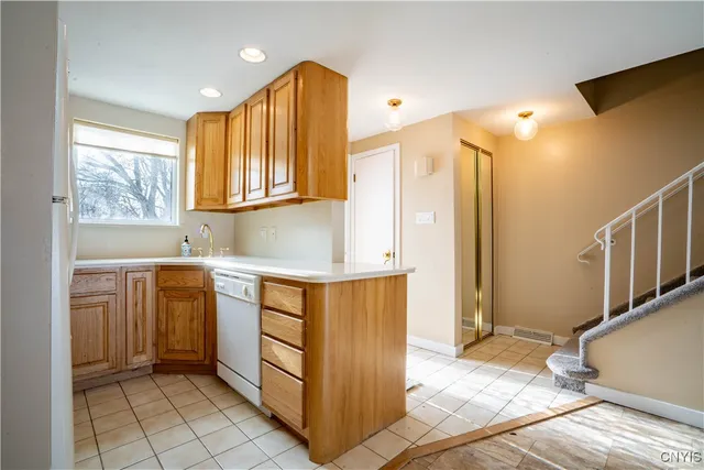 $2,100 | 67 Chestnut Road, New Hartford, NY 13413