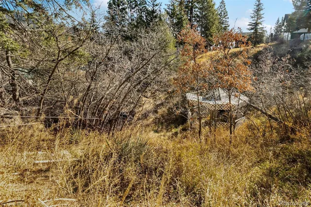 a sign that is on the side of a road