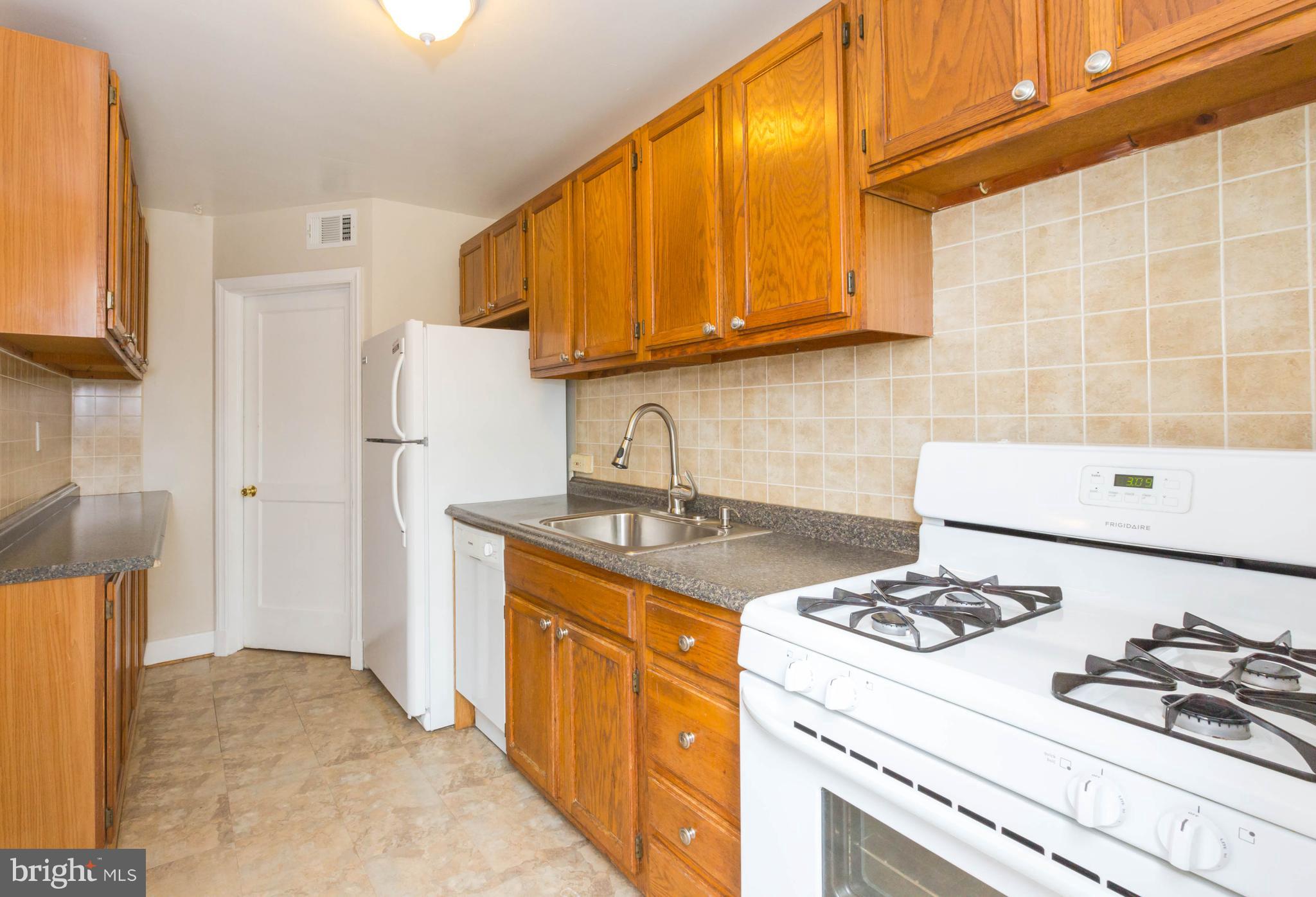 8639 Willow Oak Road Baltimore, MD 21234 - Photo 10 of 24