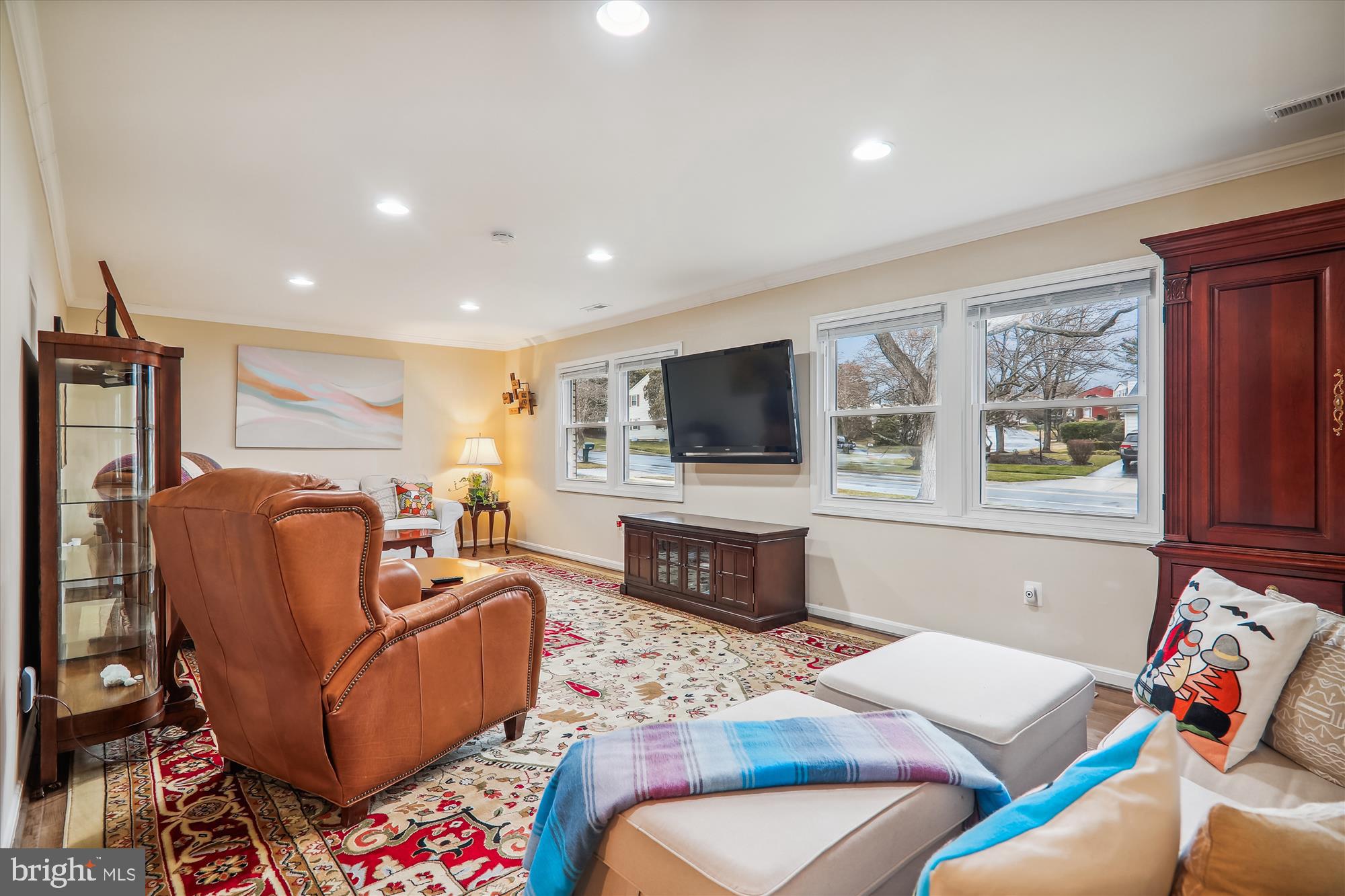 2804 Hewitt Avenue Silver Spring, MD 20906 - Photo 16 of 34 Living Room