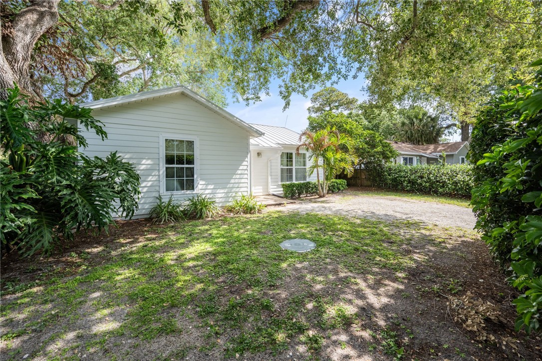 3496 1st Street Southwest Vero Beach, FL 32968 - Photo 25 of 30 a backyard of a house with plants and large tree