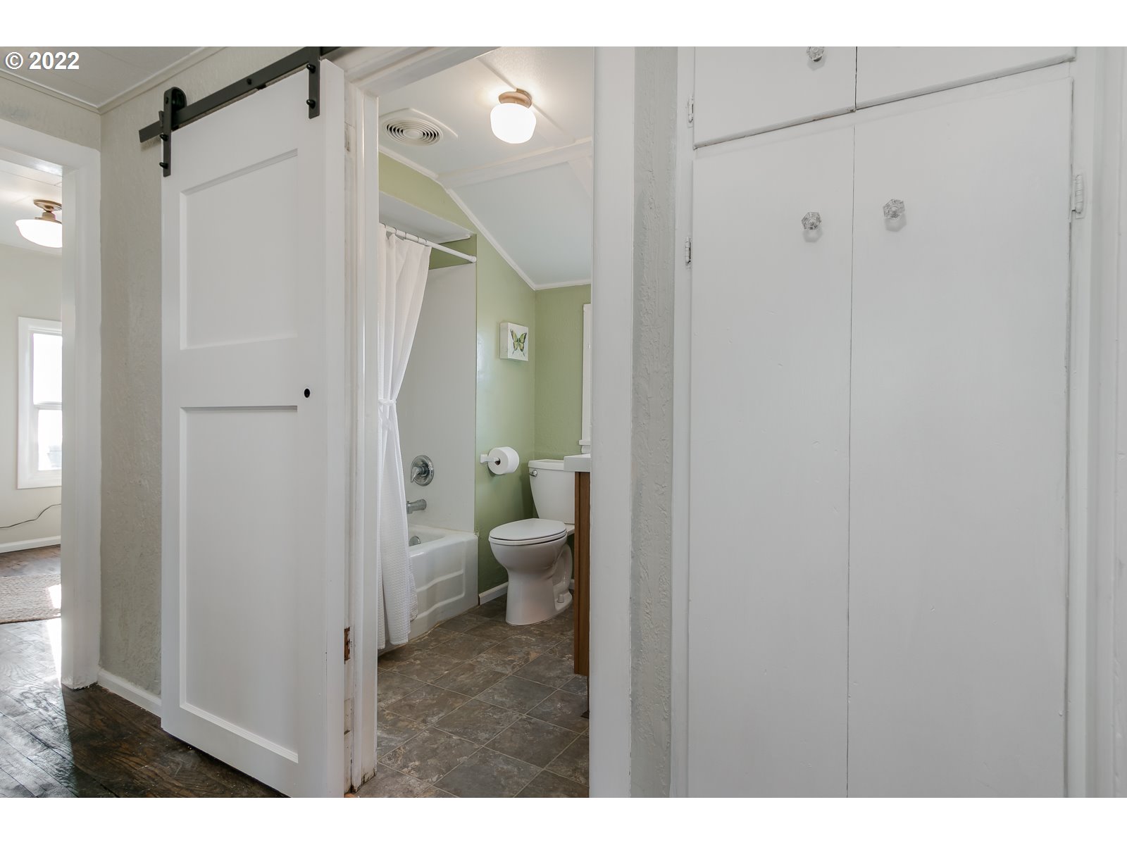 428 18th Street Springfield, OR 97477 - Photo 17 of 22 a bathroom with a sink and a toilet