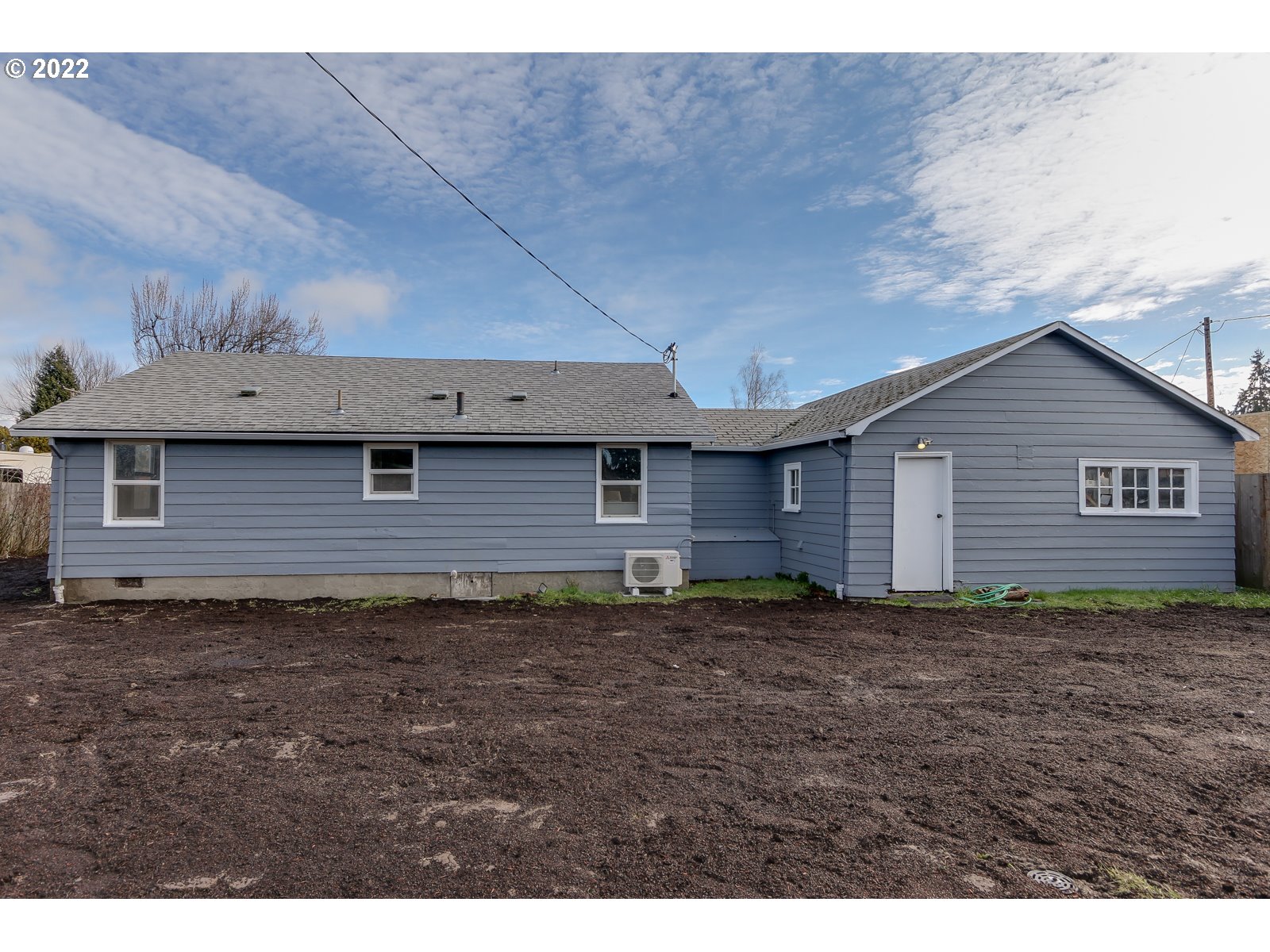 428 18th Street Springfield, OR 97477 - Photo 22 of 22 a backyard of a house