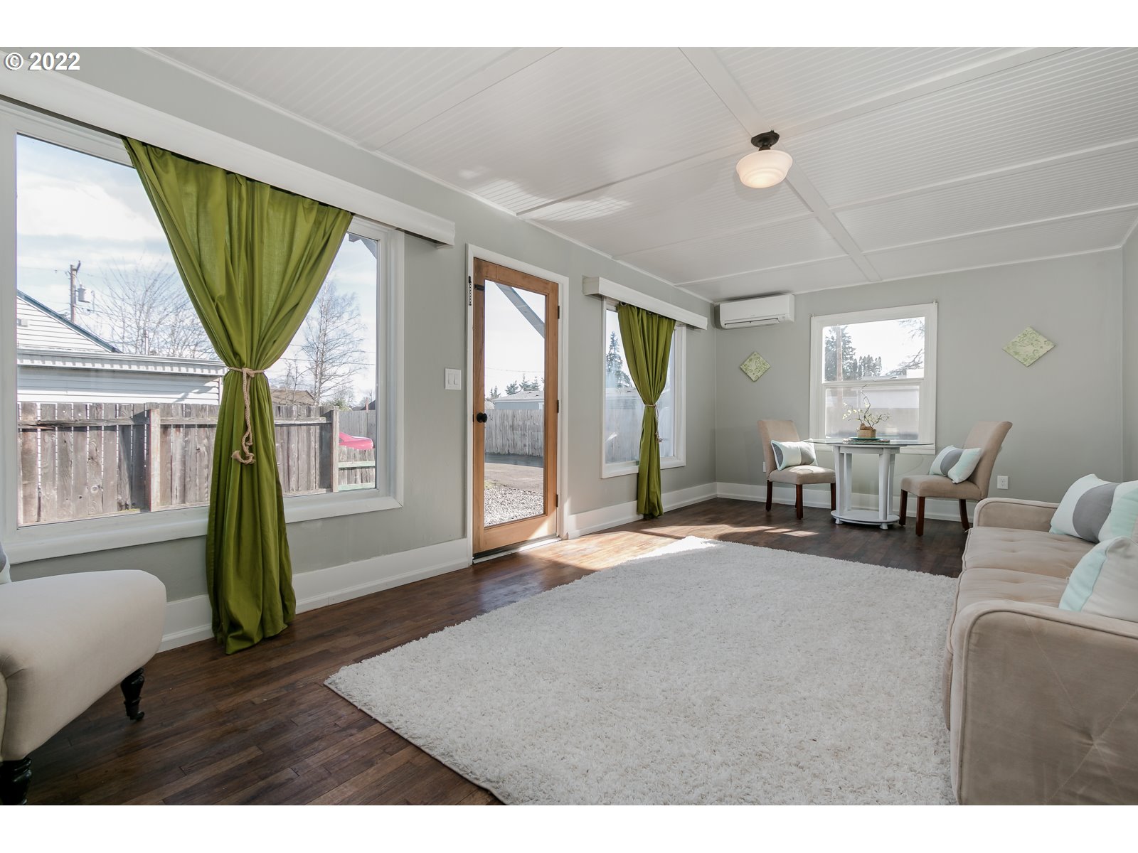 428 18th Street Springfield, OR 97477 - Photo 8 of 22 a living room with furniture and a large window