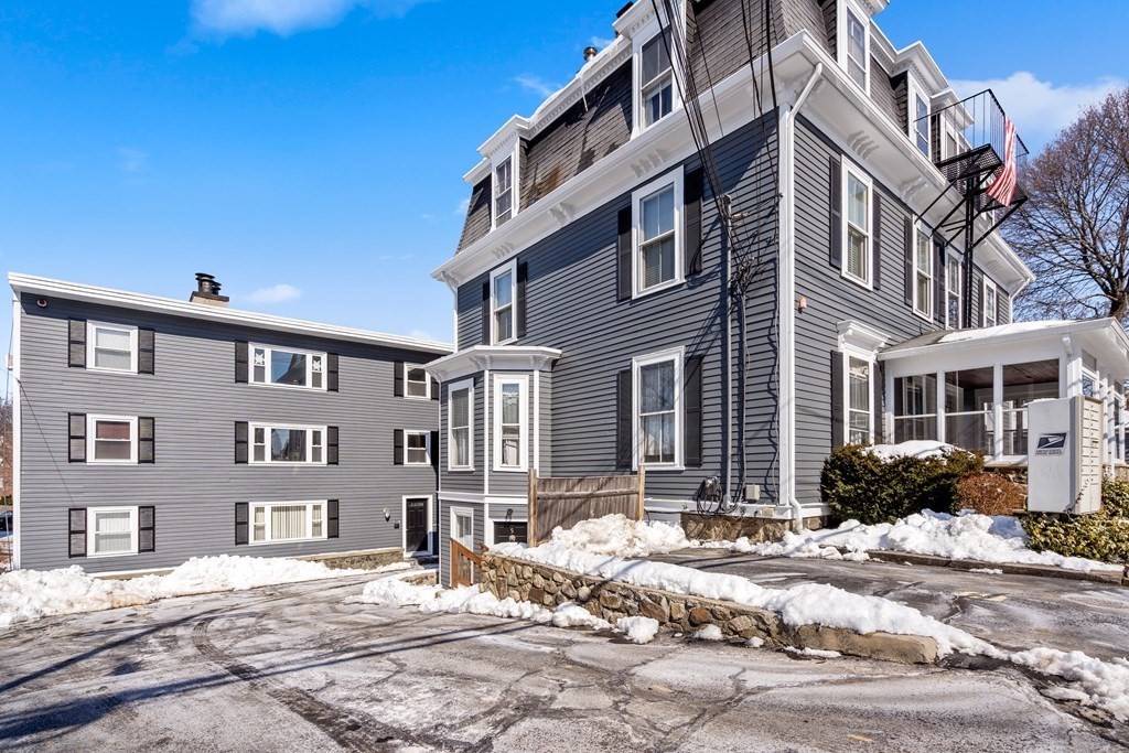 121 R Elm Street, Unit 3 Marblehead, MA 01945 - Photo 1 of 21 Gallery Image 1