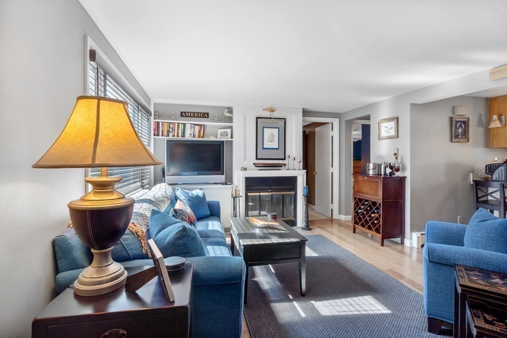 121 R Elm Street, Unit 3 Marblehead, MA 01945 - Photo 8 of 21 Gallery Image 8