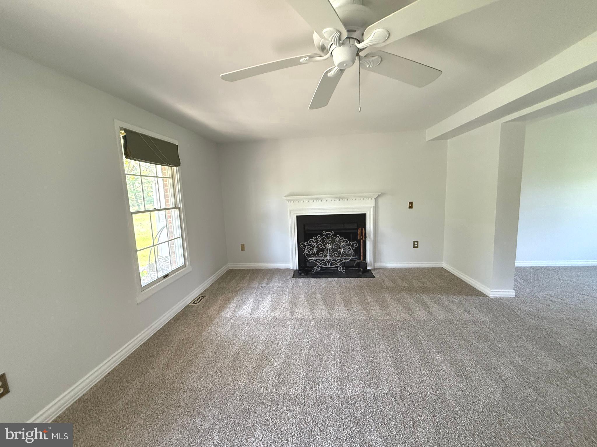 15608 Edgegrove Road Purcellville, VA 20132 - Photo 21 of 45 Living Room