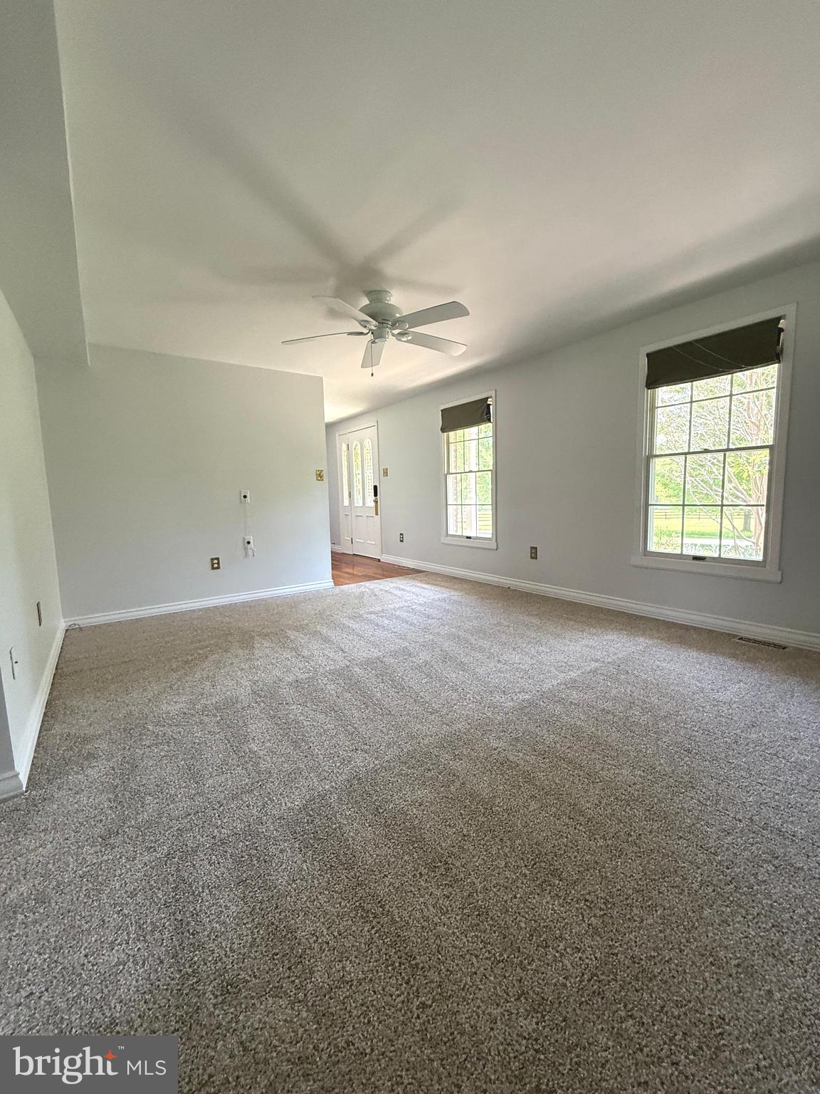 15608 Edgegrove Road Purcellville, VA 20132 - Photo 22 of 45 Living Room