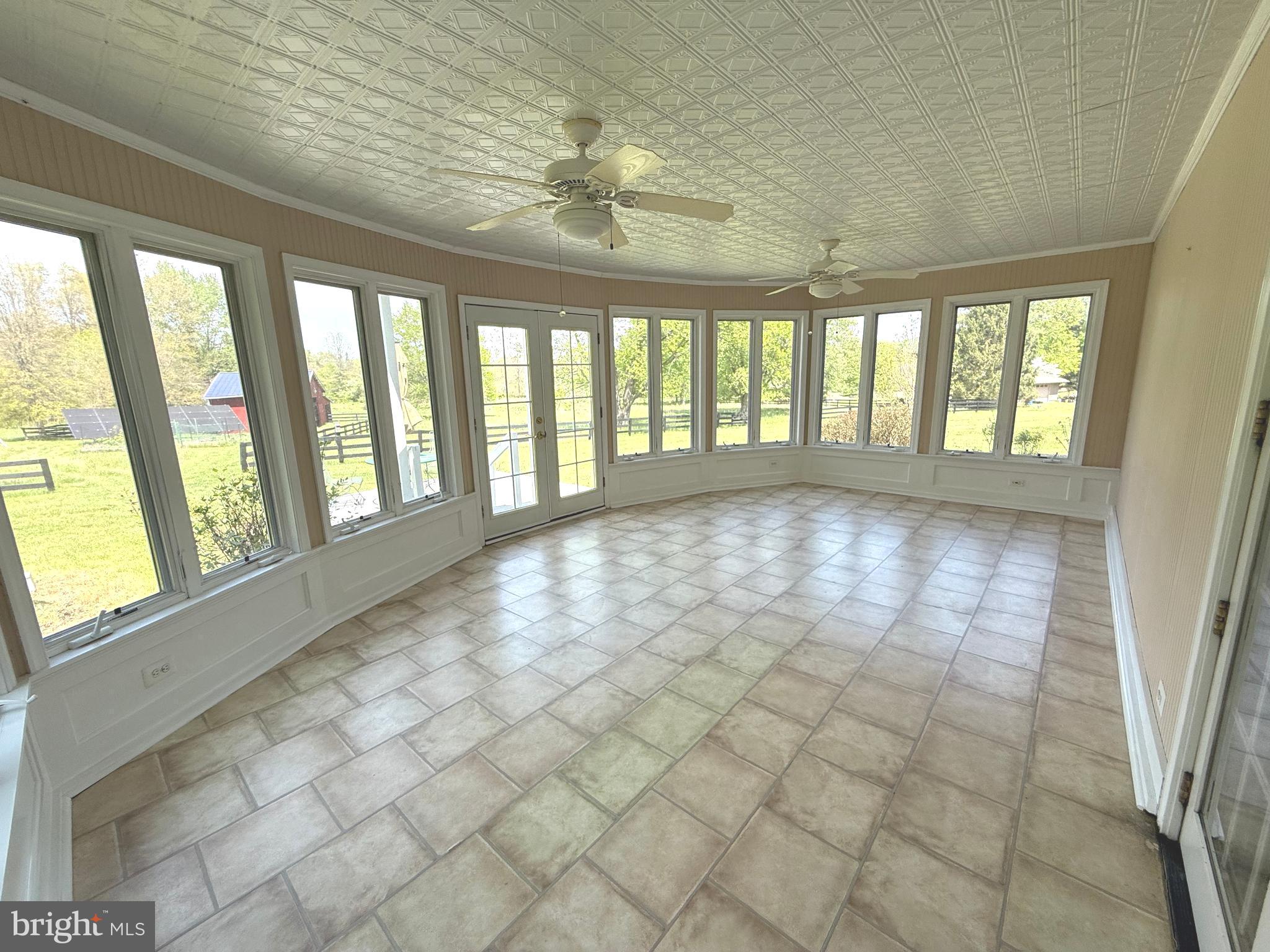 15608 Edgegrove Road Purcellville, VA 20132 - Photo 23 of 45 Sun Room