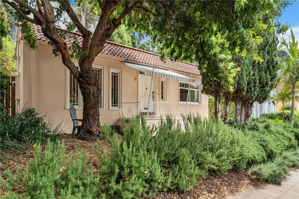 a view of a house with a yard and plant
