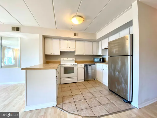 a bathroom with a toilet and a bathtub