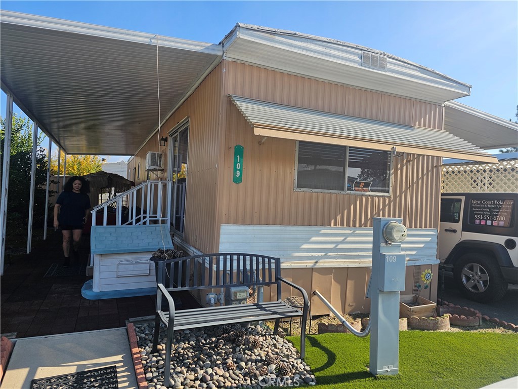 206 Lyon, Unit 109 Hemet, CA 92545 - Photo 2 of 11 a view of entryway with wooden stairs