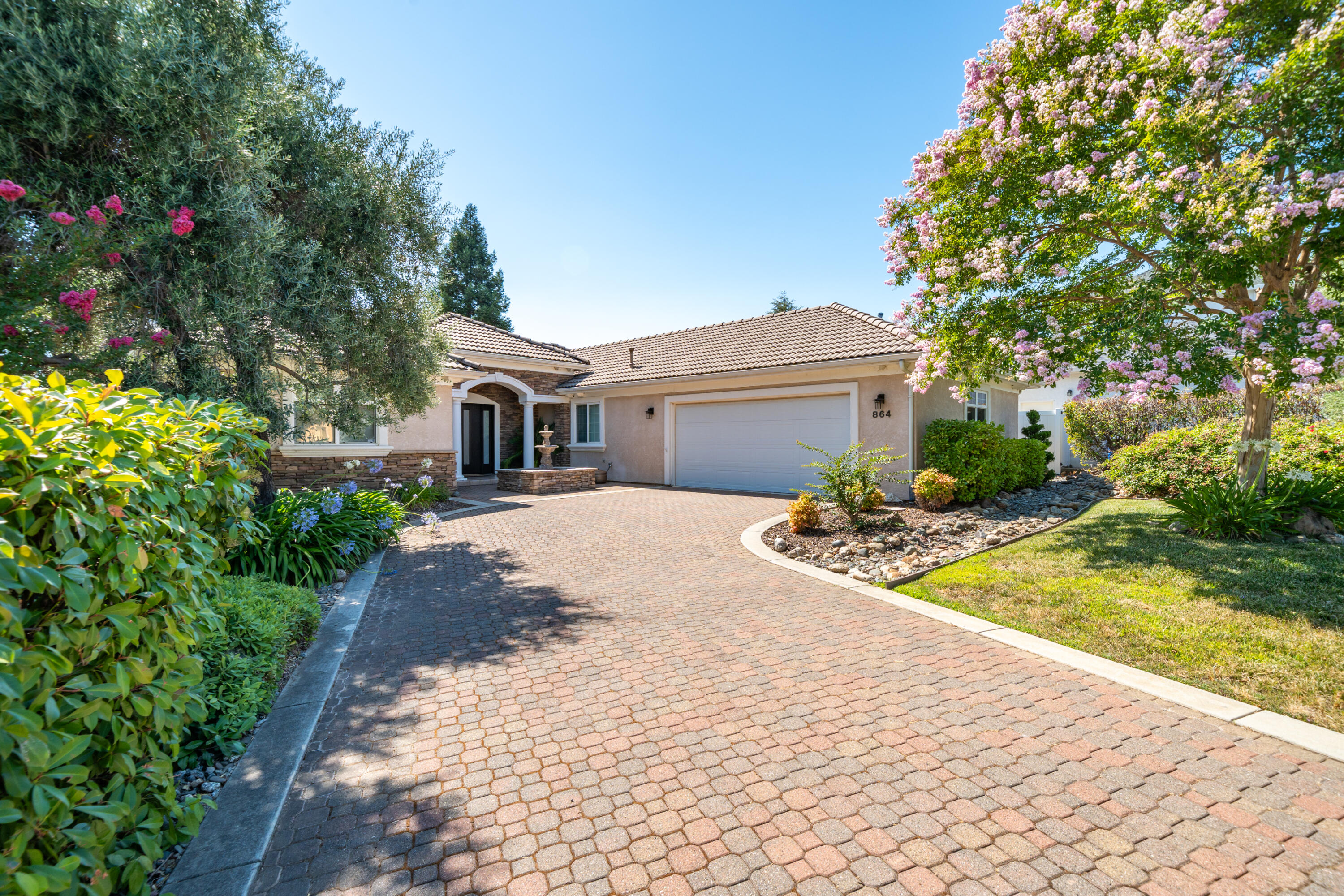864 River Bend Road Redding, CA 96003 - Photo 11 of 115 GREAT CURB APPEAL