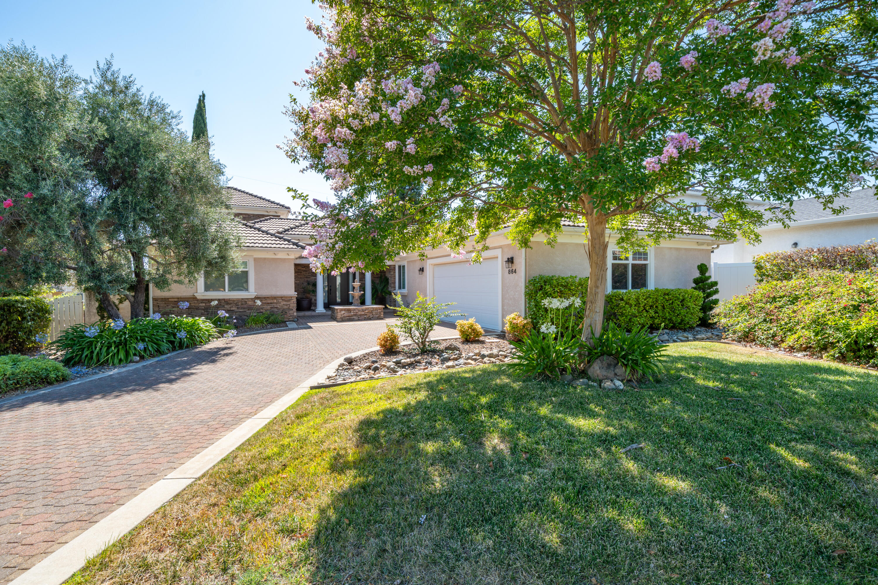 864 River Bend Road Redding, CA 96003 - Photo 12 of 115 BRICK DRIVEWAY