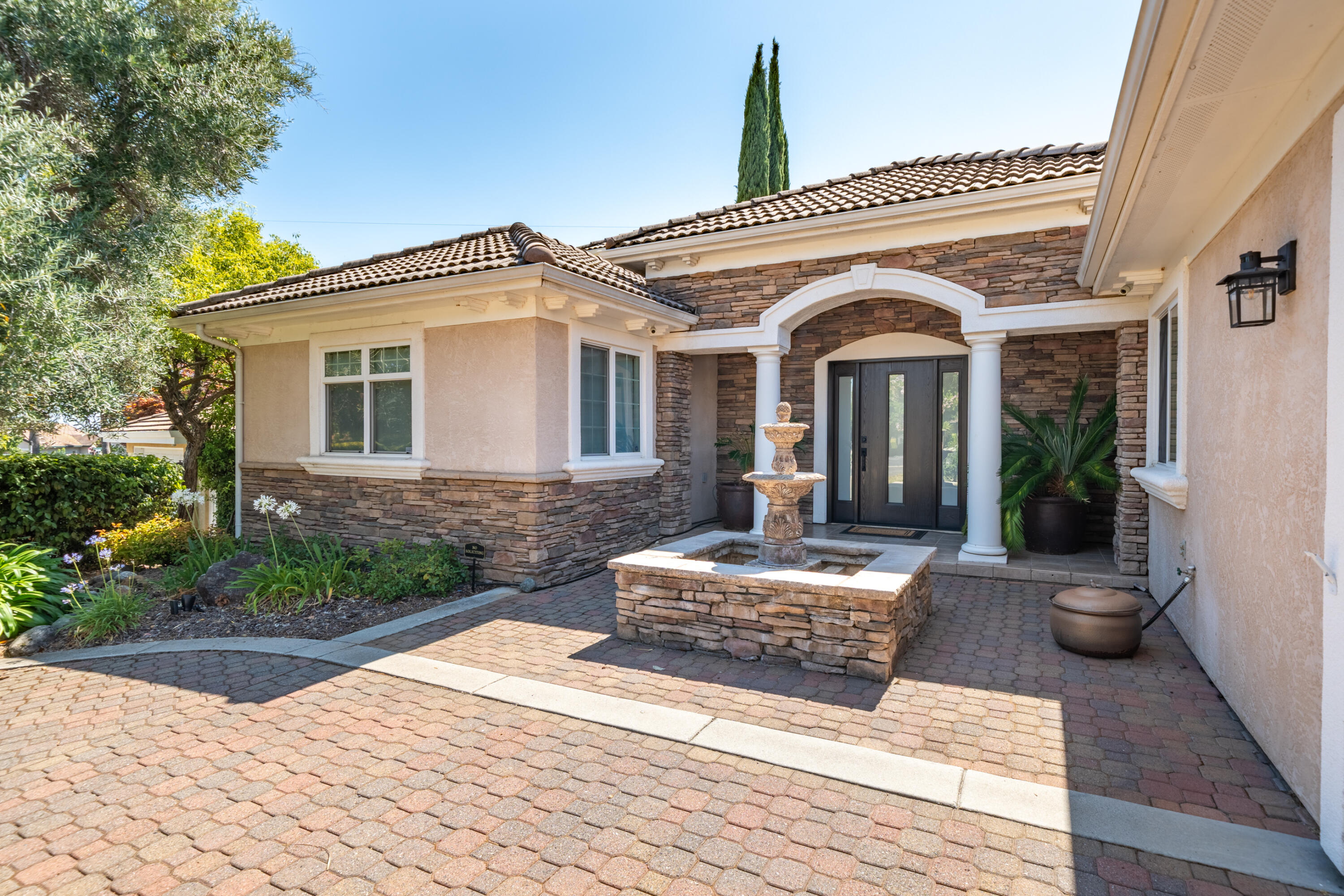 864 River Bend Road Redding, CA 96003 - Photo 15 of 115 FOUNTAIN