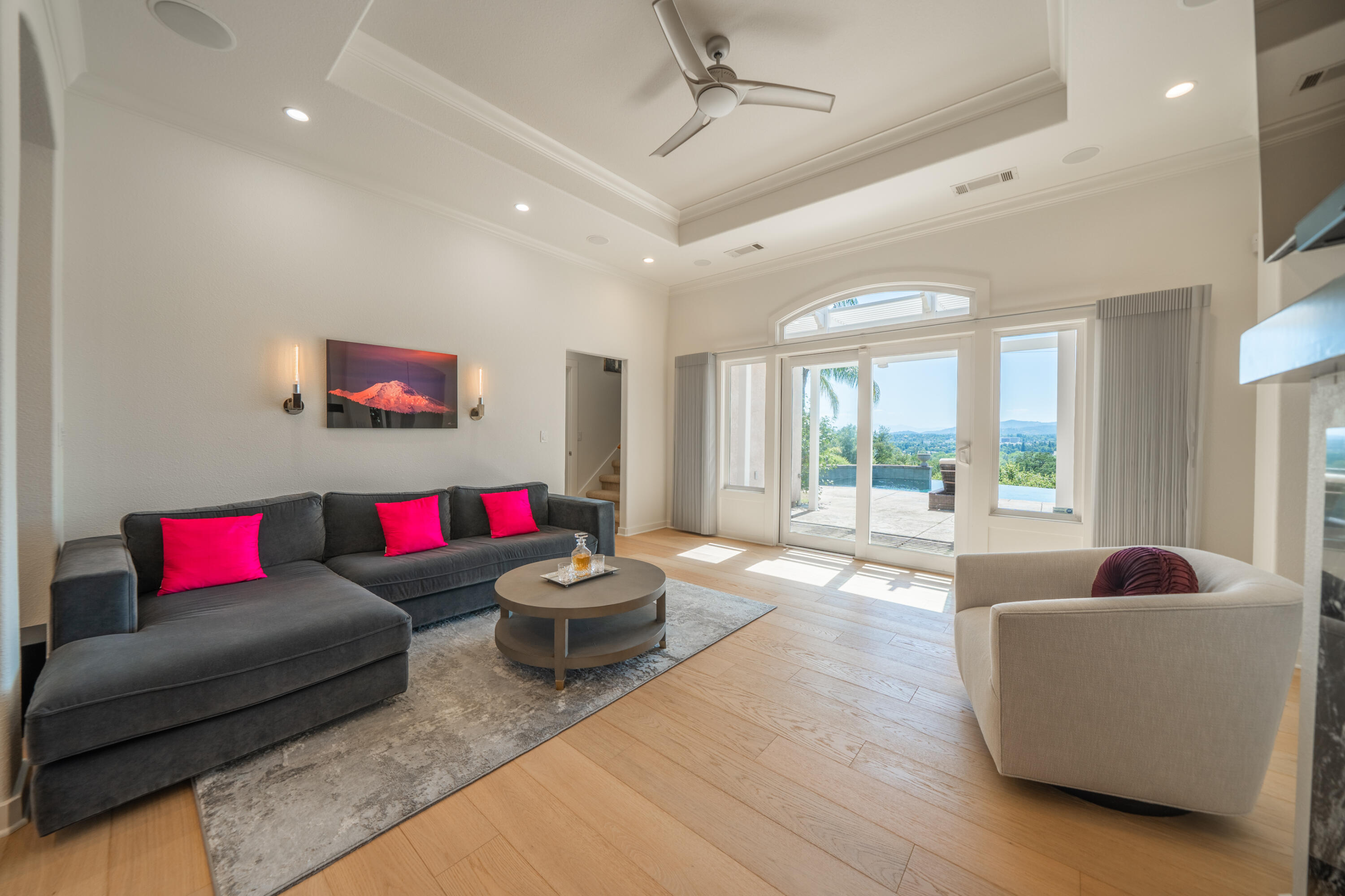 864 River Bend Road Redding, CA 96003 - Photo 20 of 115 LIVING ROOM