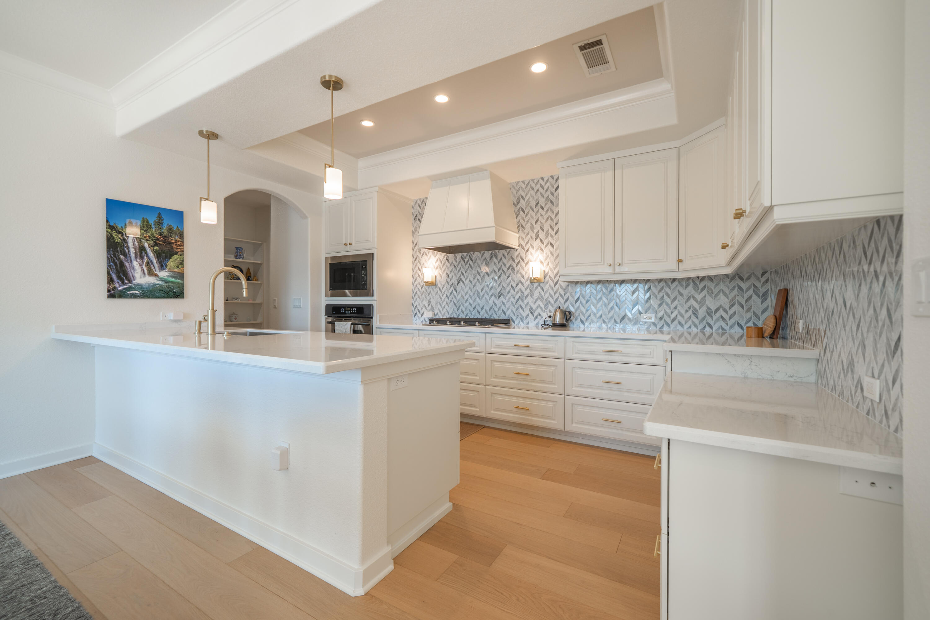 864 River Bend Road Redding, CA 96003 - Photo 31 of 115 BREAKFAST BAR
