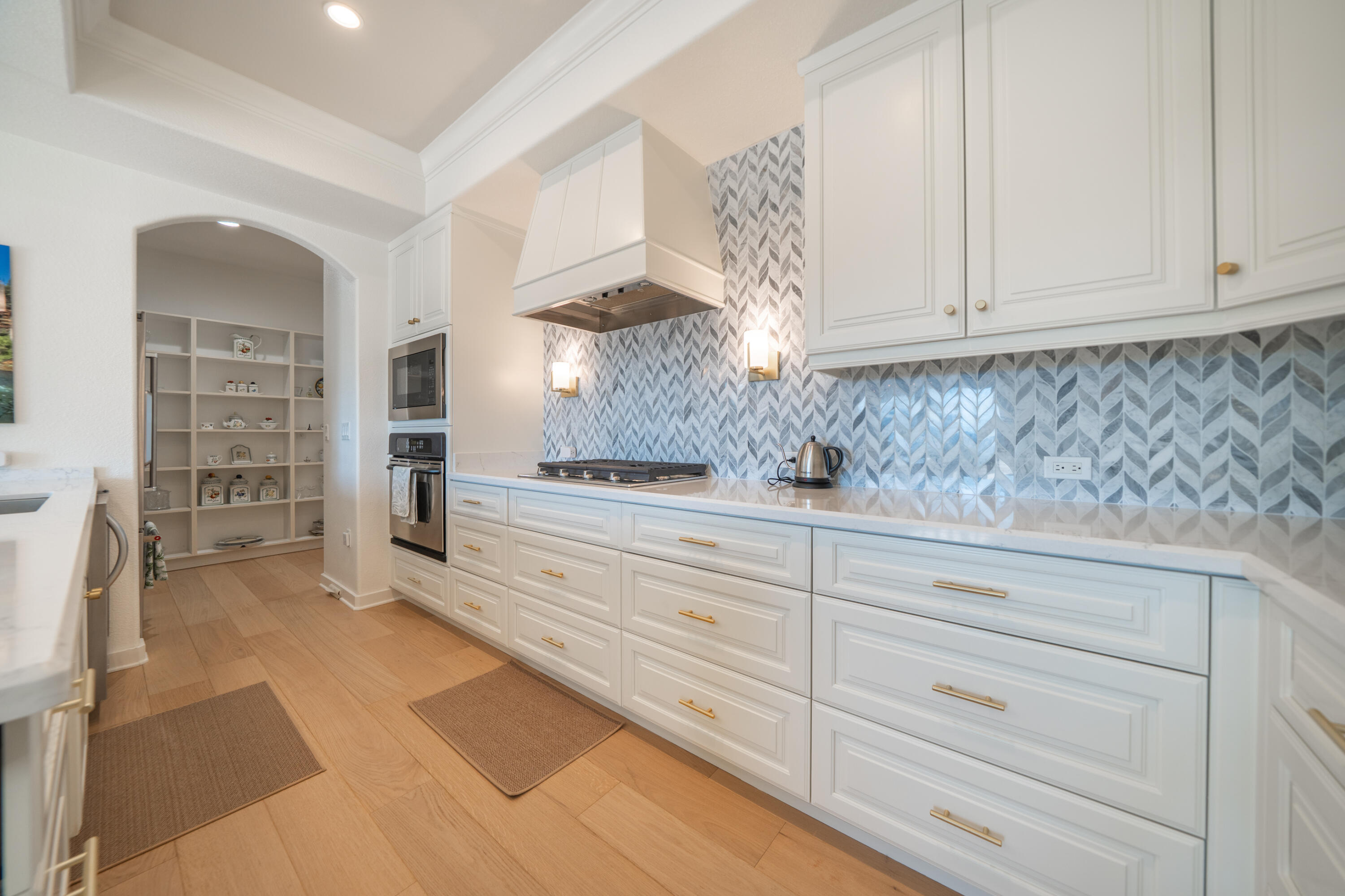 864 River Bend Road Redding, CA 96003 - Photo 32 of 115 SPACIOUS KITCHEN
