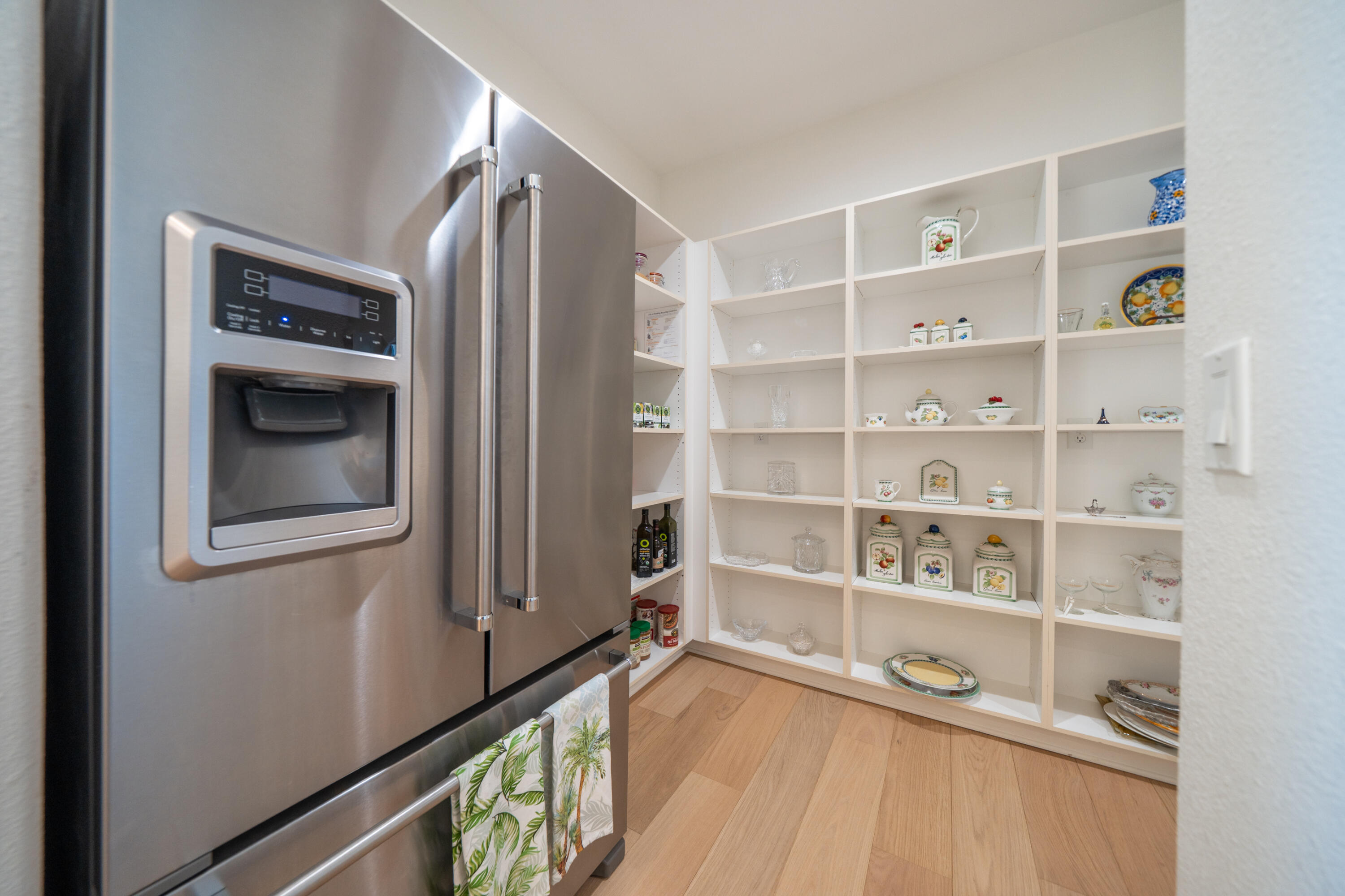 864 River Bend Road Redding, CA 96003 - Photo 35 of 115 FRIDGE STAYS