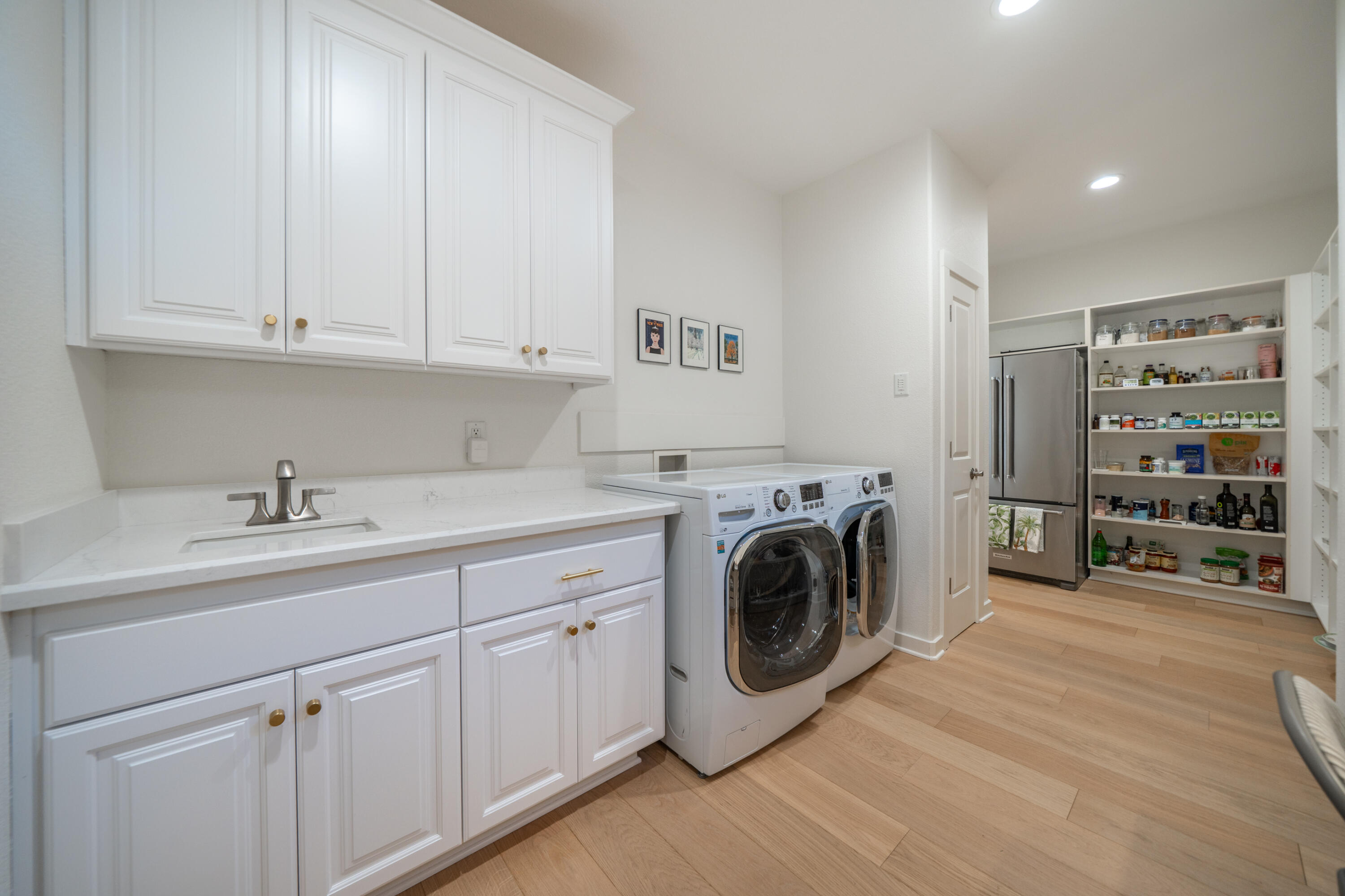864 River Bend Road Redding, CA 96003 - Photo 38 of 115 WASHER & DRYER STAY
