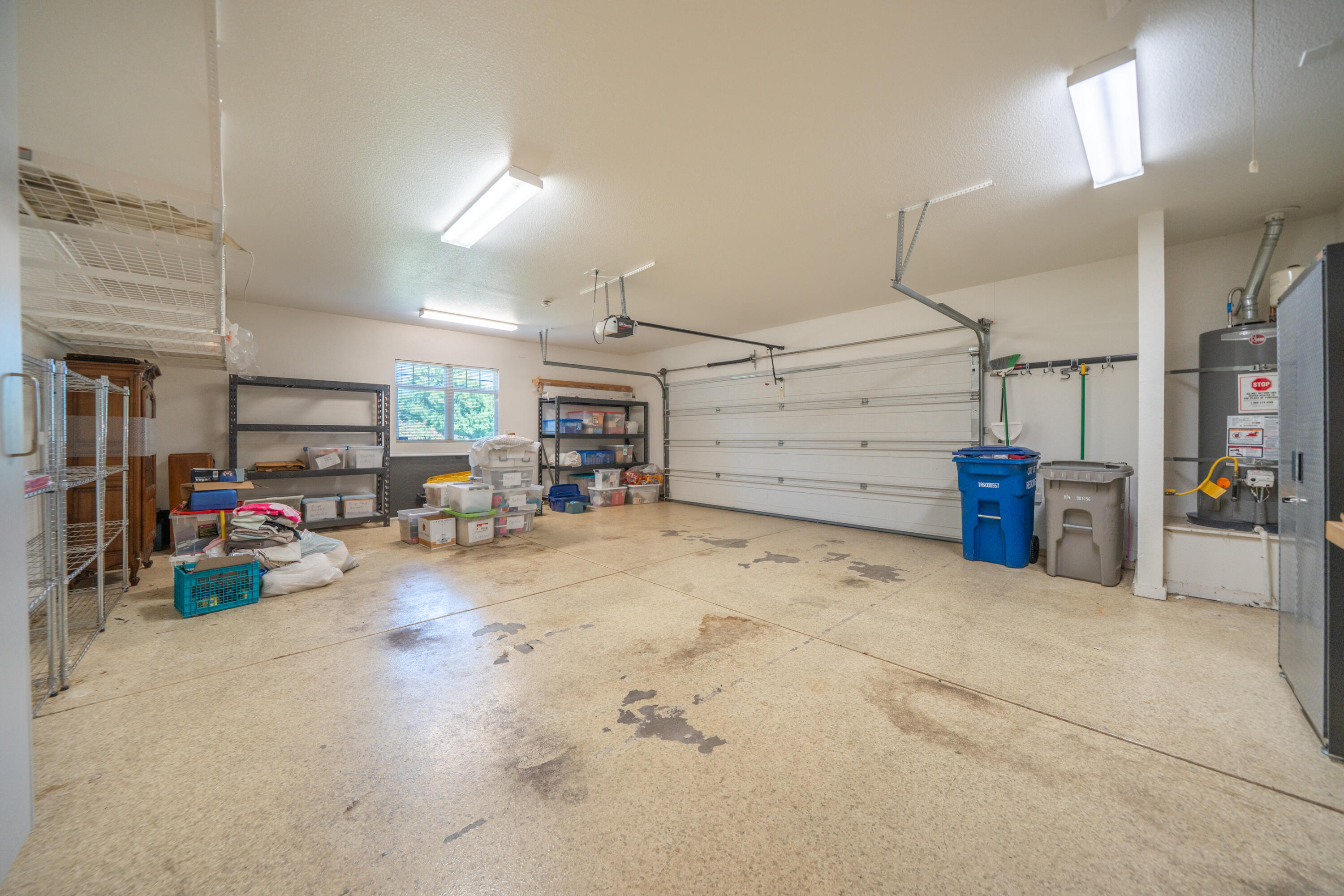 864 River Bend Road Redding, CA 96003 - Photo 40 of 115 OVERSIZED GARAGE