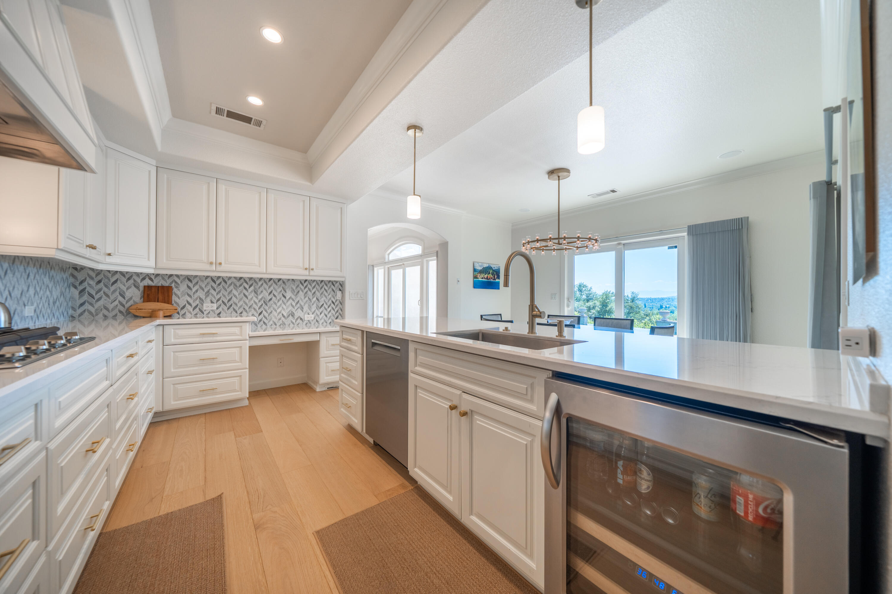 864 River Bend Road Redding, CA 96003 - Photo 5 of 115 NEW QUARTZ COUNTERTOPS