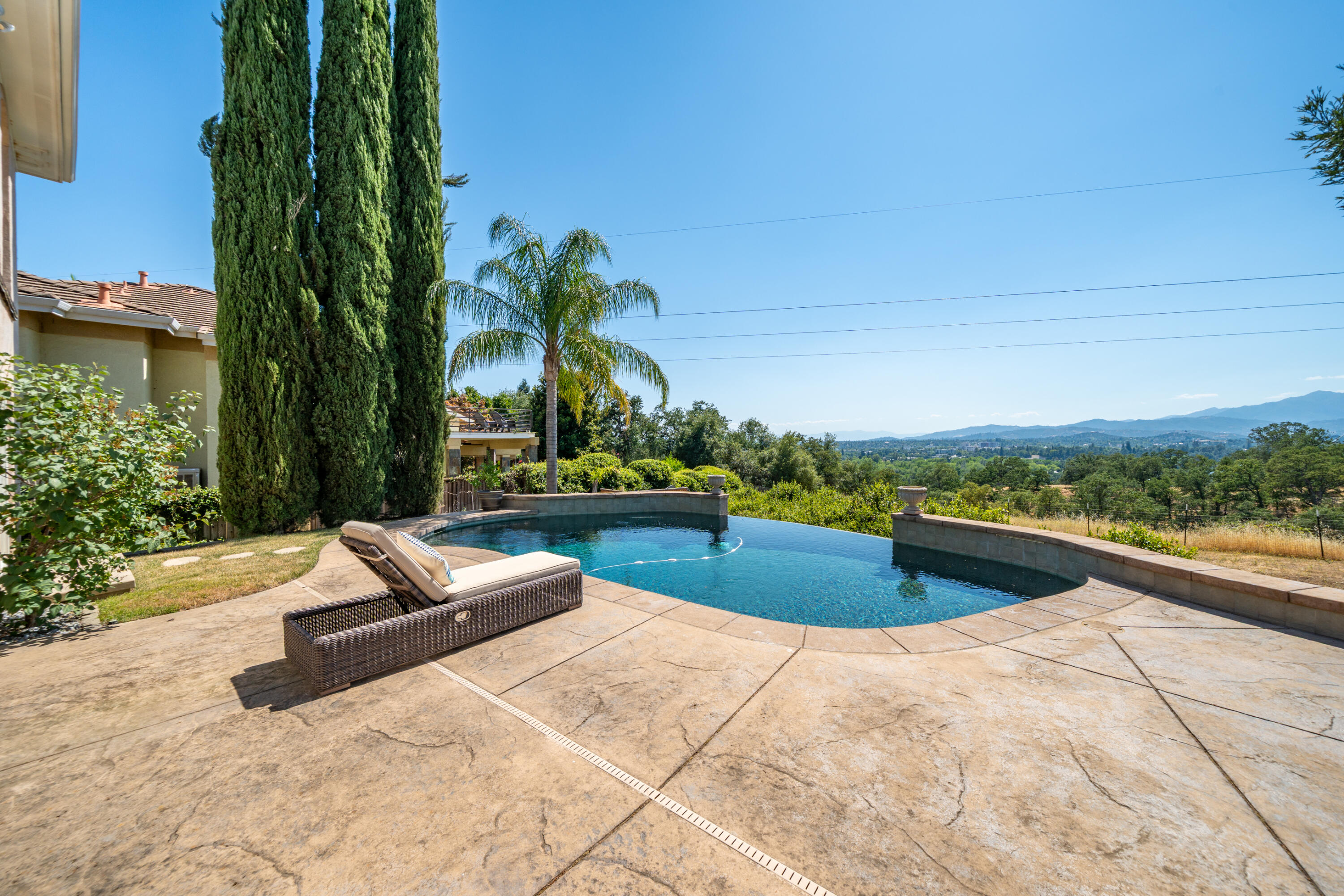 864 River Bend Road Redding, CA 96003 - Photo 61 of 115 INFINITY POOL
