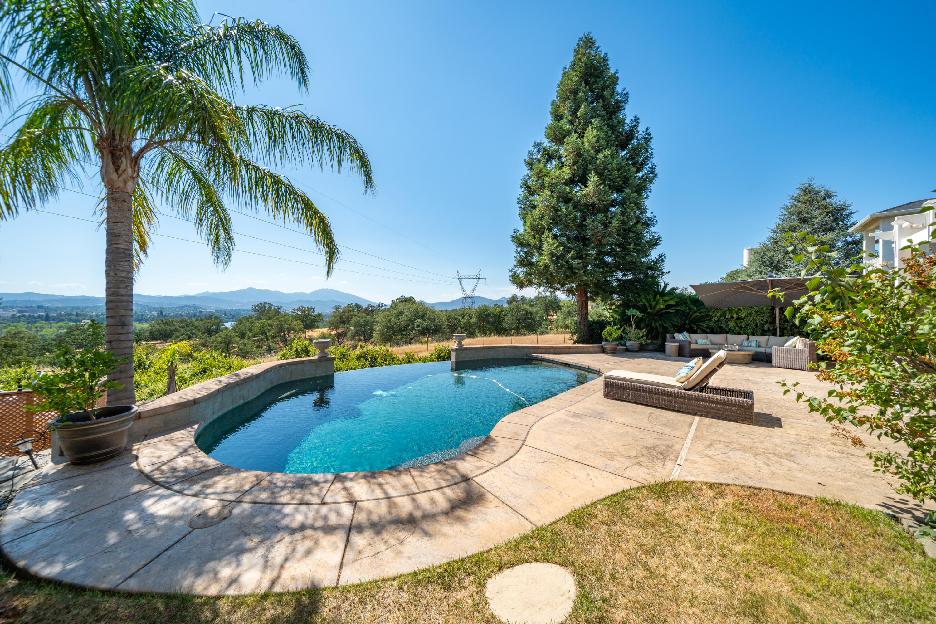 864 River Bend Road Redding, CA 96003 - Photo 63 of 115 LOTS OF COOL DECK