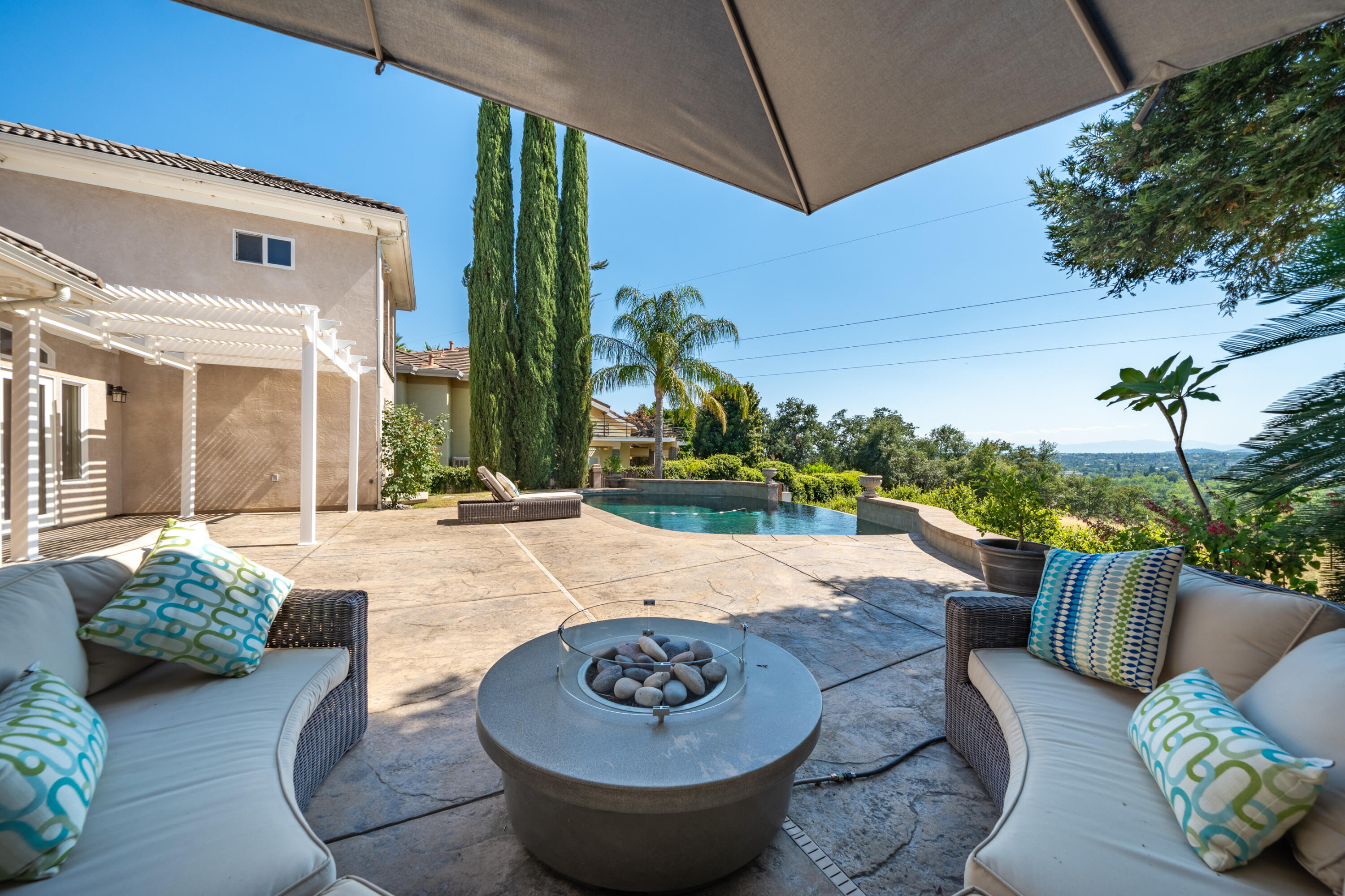 864 River Bend Road Redding, CA 96003 - Photo 72 of 115 PATIO FURNITURE AVAILABLE