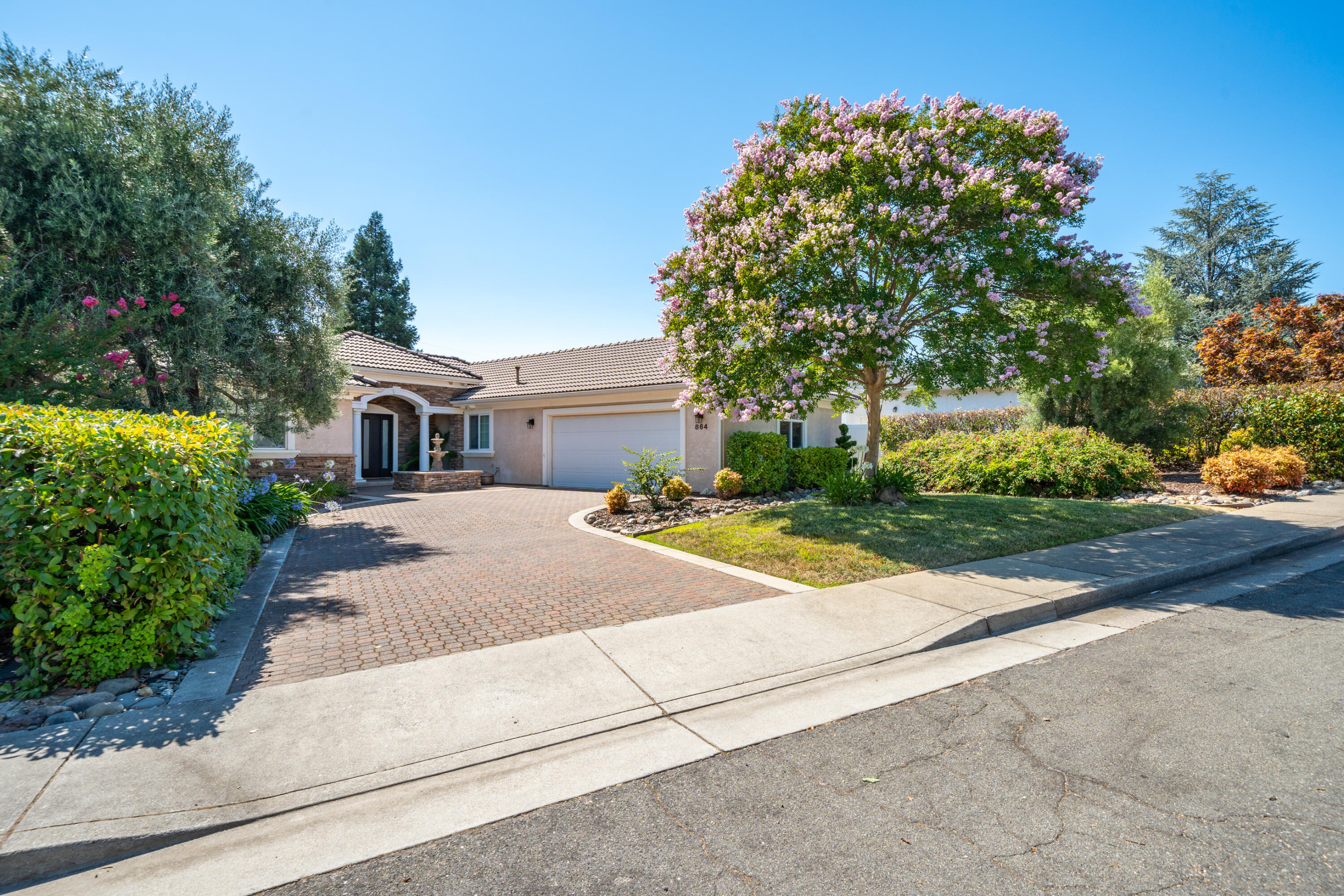 864 River Bend Road Redding, CA 96003 - Photo 10 of 115 STREET VIEW