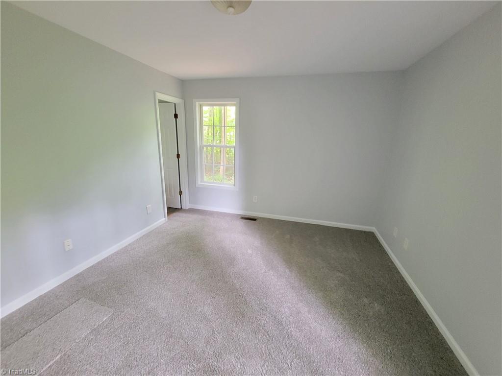 629 Kenneth Road Greensboro, NC 27455 - Photo 4 of 19 Gallery Image 4