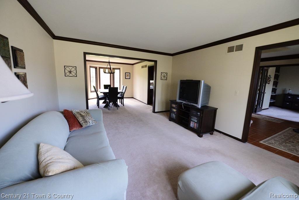 826 Timberline Drive Rochester Hills, MI 48309 - Photo 8 of 53