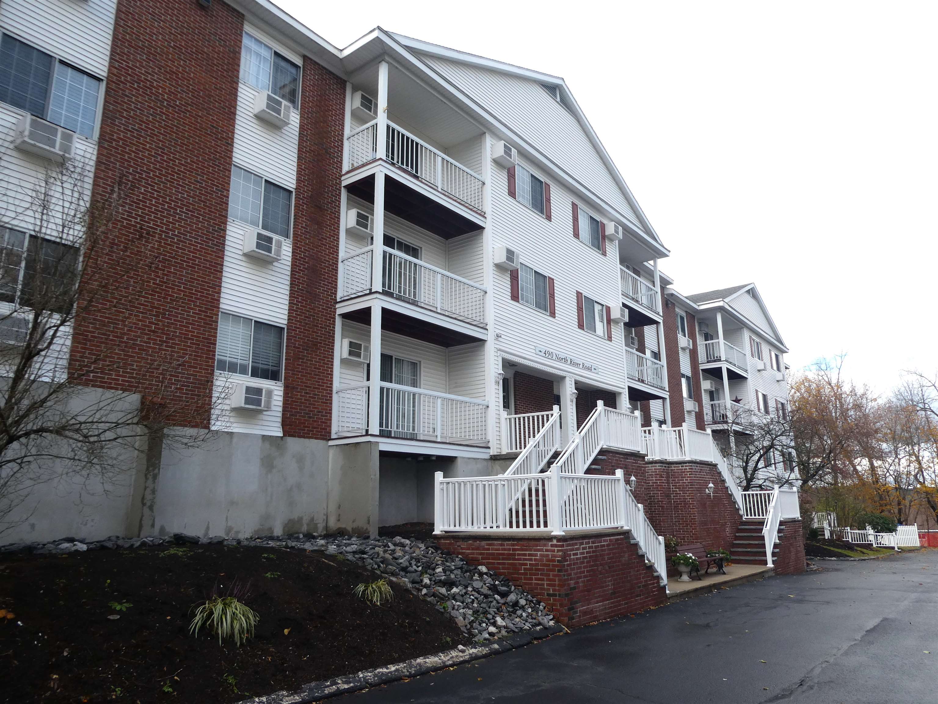 490 River Road, Unit 3 Manchester, NH 03104 - Photo 1 of 25 Gallery Image 1