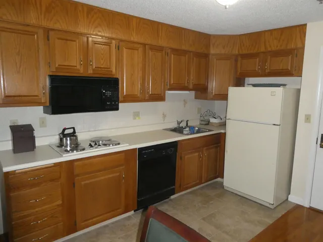 $229,900 | 490 River Road, Unit 3, Manchester, NH 03104