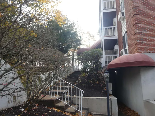 $229,900 | 490 River Road, Unit 3, Manchester, NH 03104