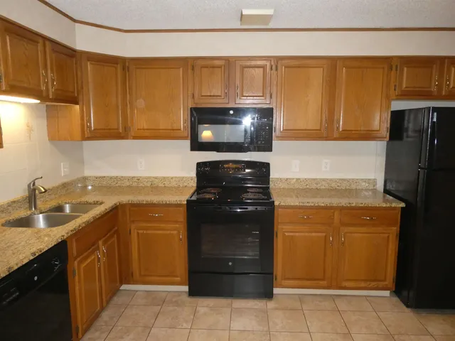 $229,900 | 490 River Road, Unit 3, Manchester, NH 03104