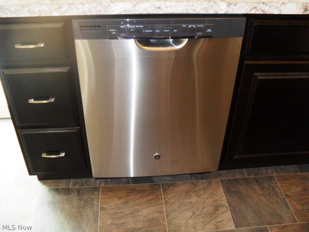 3125 Polly Road Ravenna, OH 44266 - Photo 8 of 34 NEW 2018 dishwasher.
No need to hand wish your dishes.