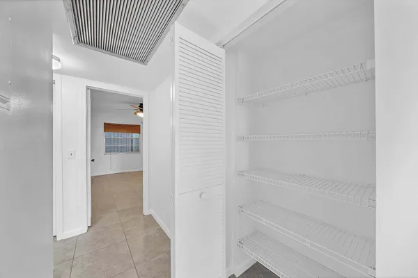 $1,800 | 2049 Hythe A, Boca Raton, FL 33434