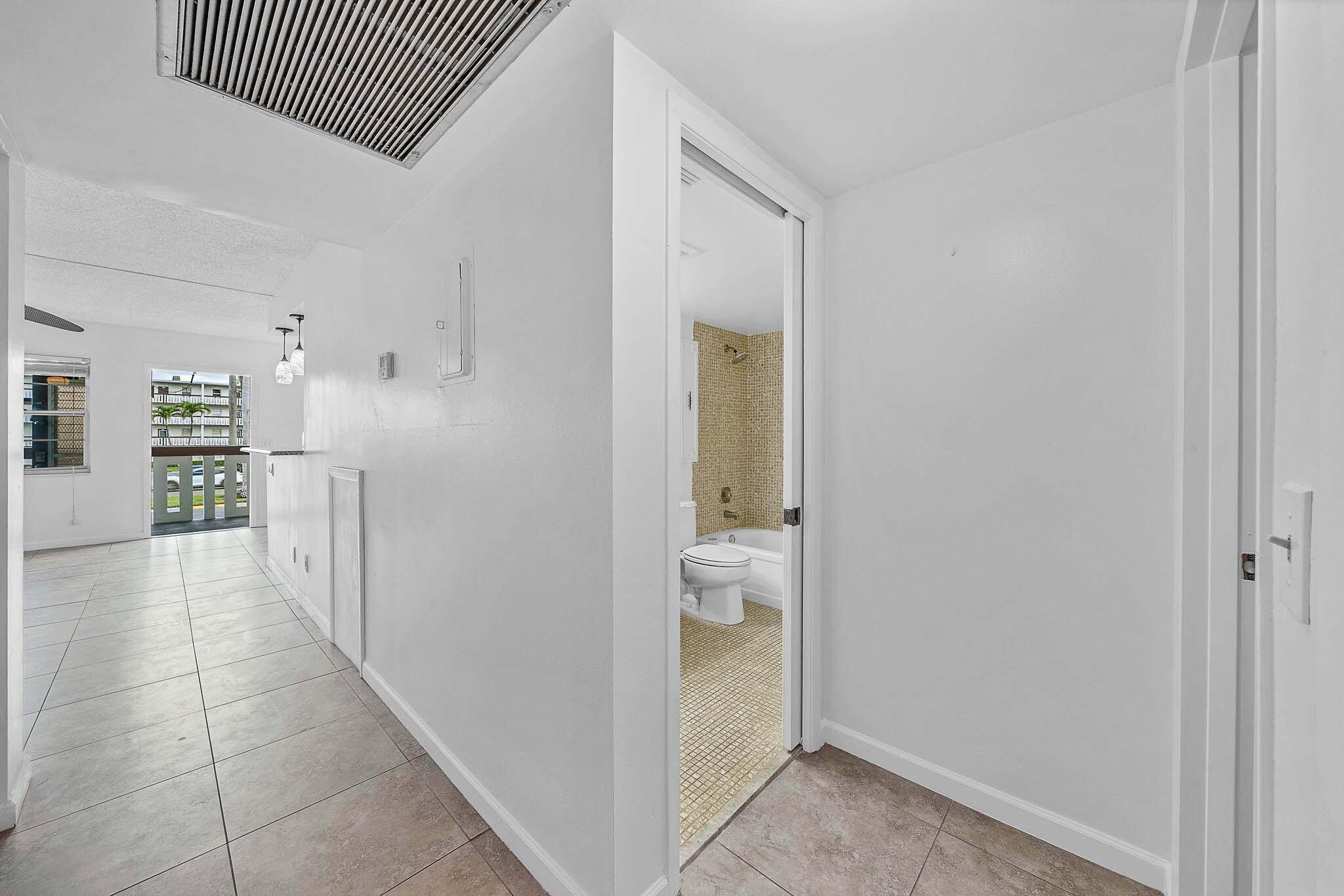 2049 Hythe A Boca Raton, FL 33434 - Photo 24 of 38 10 Foyer