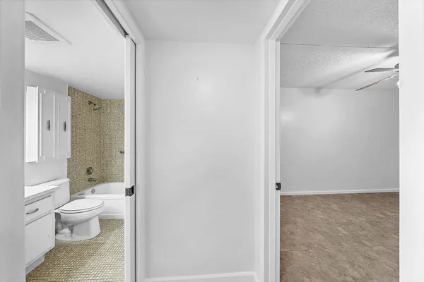 $1,800 | 2049 Hythe A, Boca Raton, FL 33434
