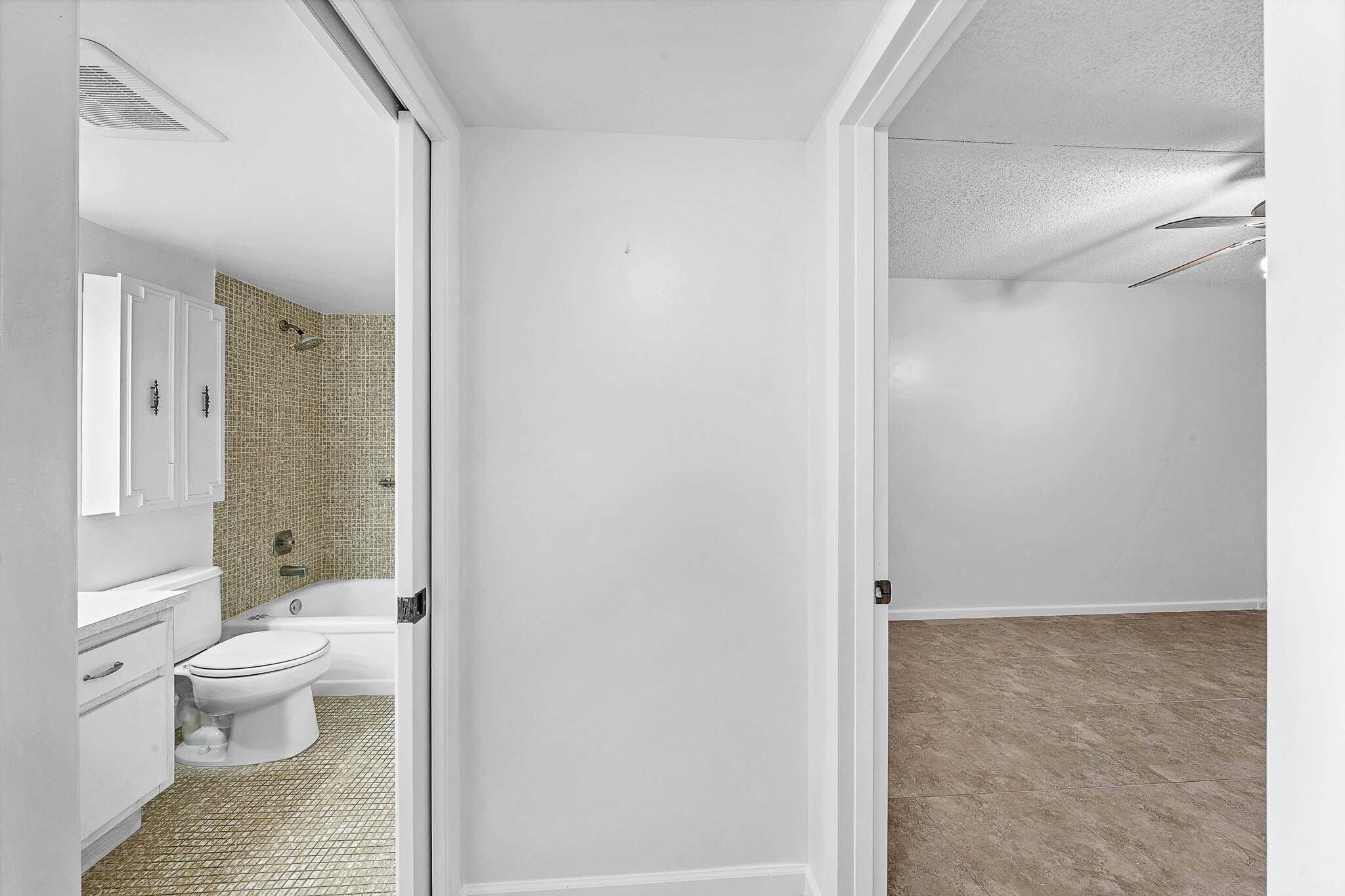 2049 Hythe A Boca Raton, FL 33434 - Photo 25 of 38 11 Guest Area