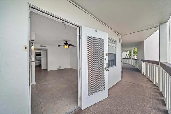 $1,800 | 2049 Hythe A, Boca Raton, FL 33434