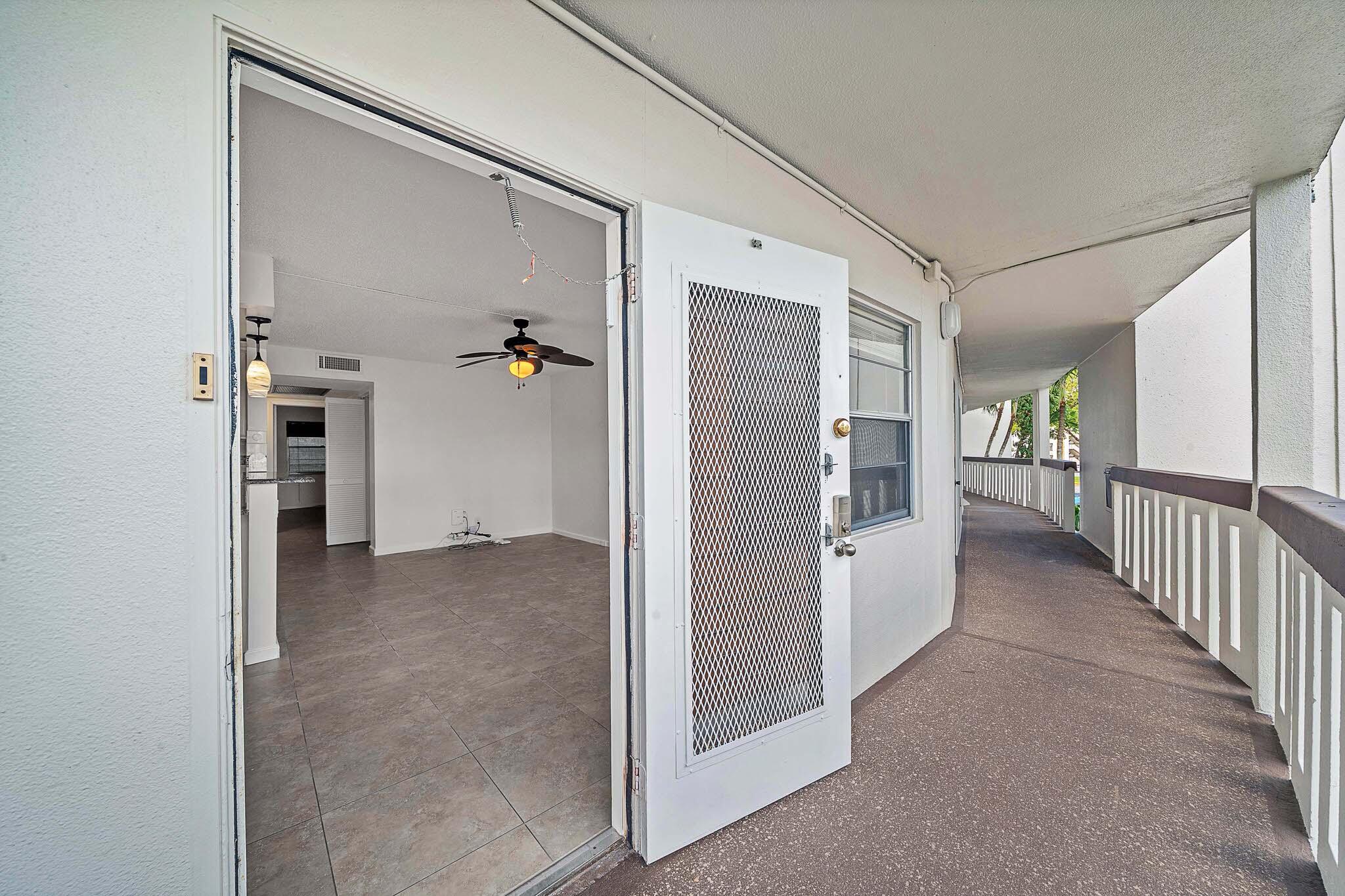 2049 Hythe A Boca Raton, FL 33434 - Photo 35 of 38 3 Catwalk