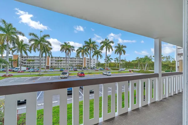 $1,800 | 2049 Hythe A, Boca Raton, FL 33434