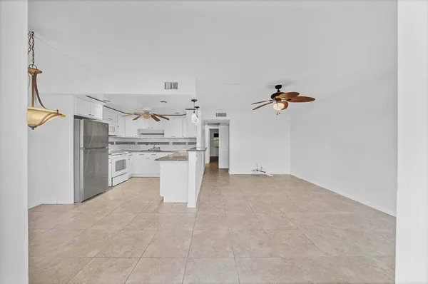 $1,800 | 2049 Hythe A, Boca Raton, FL 33434