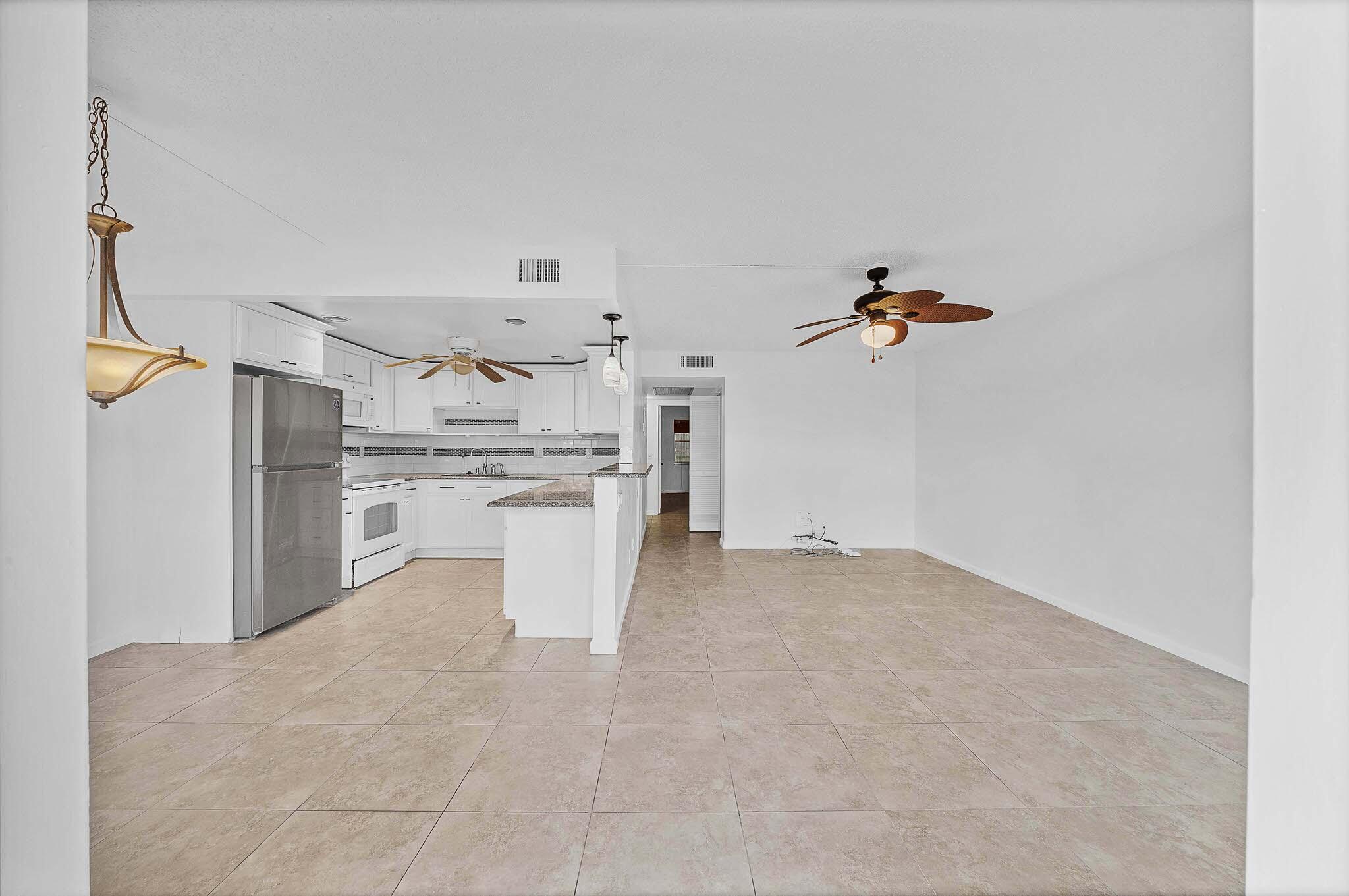 2049 Hythe A Boca Raton, FL 33434 - Photo 6 of 38 4 Entrance