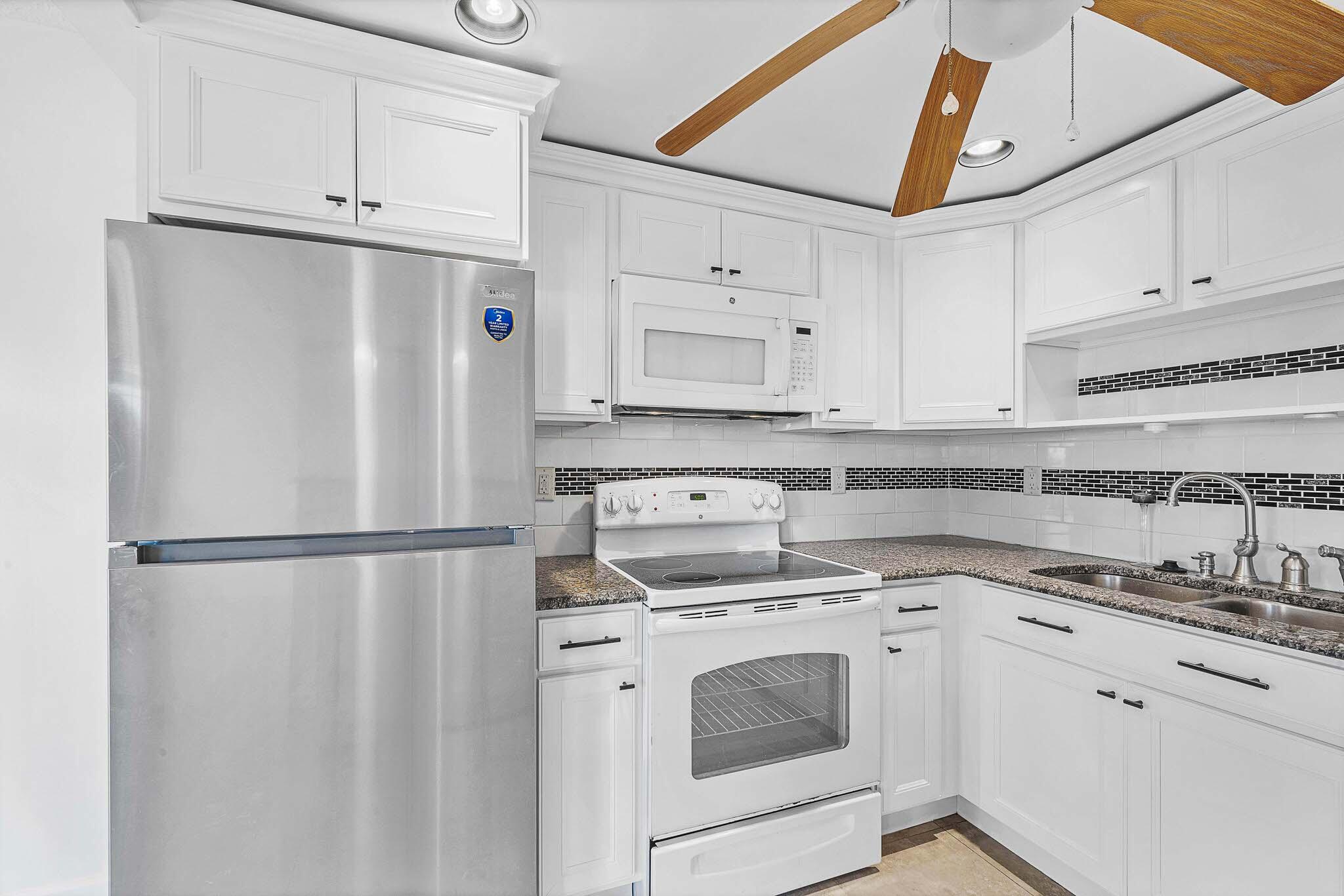 2049 Hythe A Boca Raton, FL 33434 - Photo 10 of 38 5 Kitchen (5)