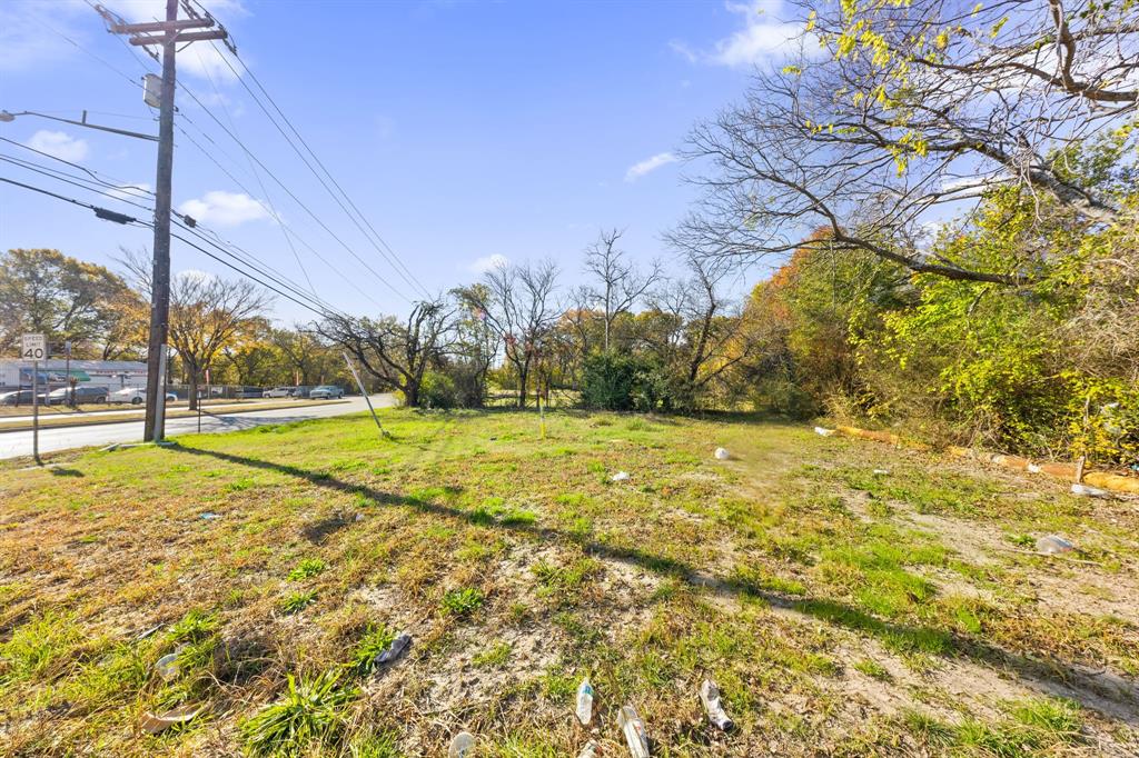 401 East Malloy Bridge Road Seagoville, TX 75159 - Photo 7 of 14 a view of yard with green space