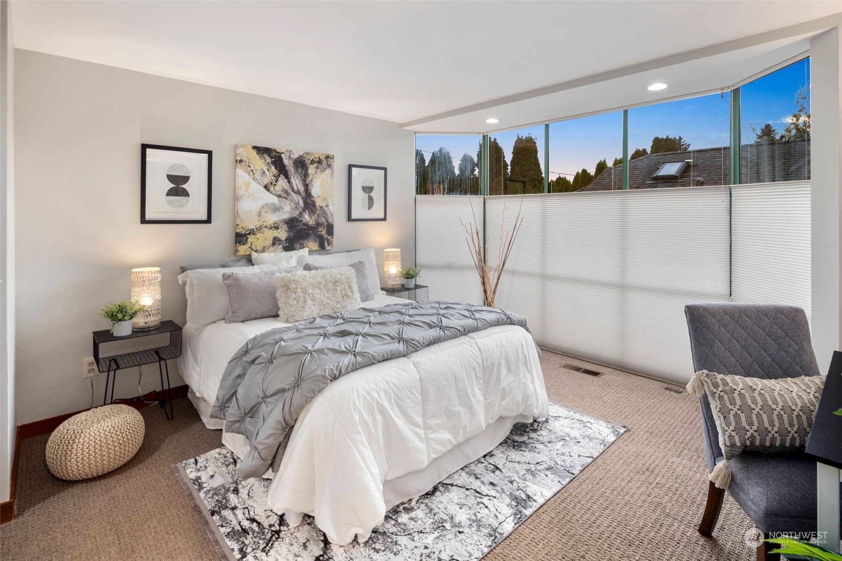 416 Daley Street, Unit C Edmonds, WA 98020 - Photo 15 of 38 a bedroom with a bed and couch